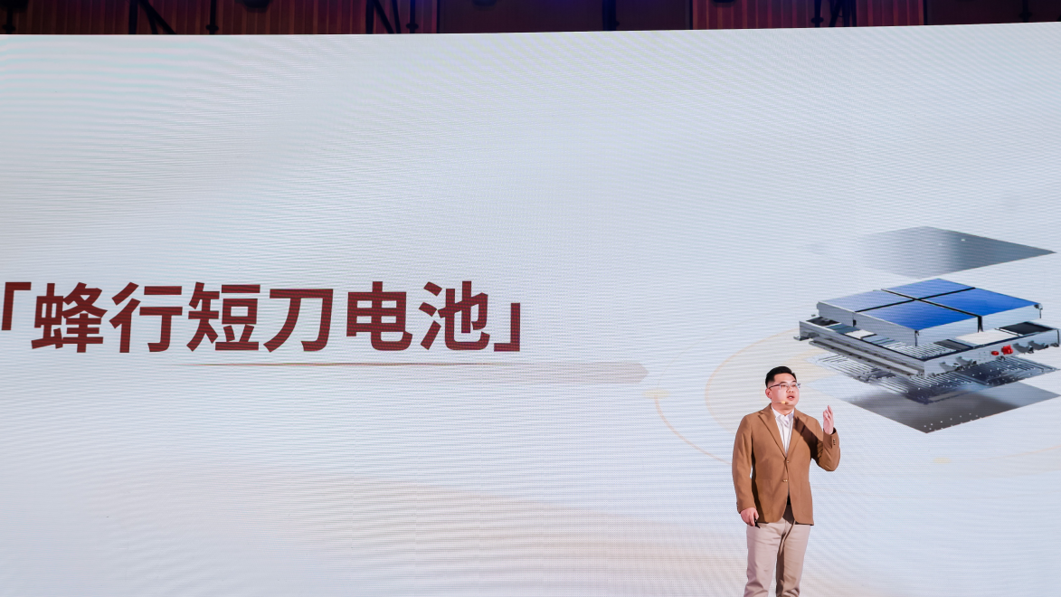 小米的强力加速_小米增速_续航与加速的对比：小米汽车的实力体现