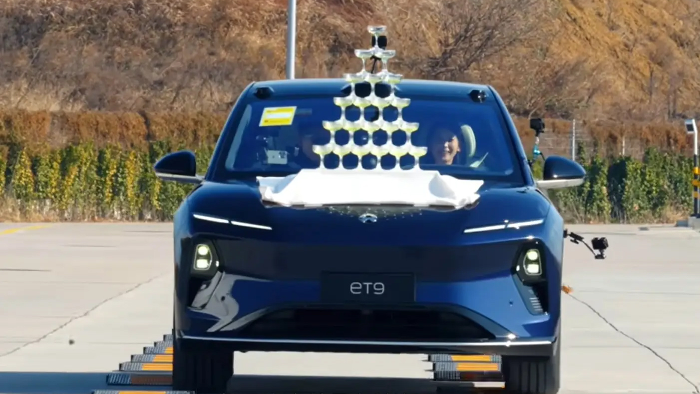 小米增速_续航与加速的对比：小米汽车的实力体现_小米的强力加速