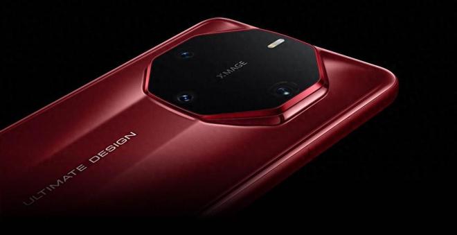 华为Mate60 RS 非凡大师搭载玄武钢化昆仑玻璃，屏幕耐摔能力再提升100%