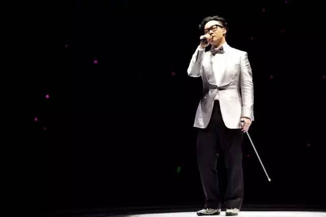 陈奕迅：华语乐坛的歌神与演员的多面魅力