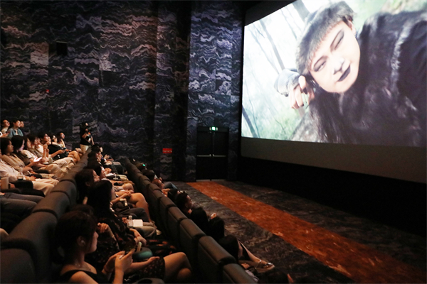 成龙电影团队制作合作的电影_成龙与电影制作团队的合作_成龙电影公司