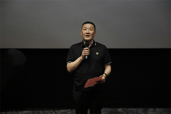 成龙电影团队制作合作的电影_成龙与电影制作团队的合作_成龙电影公司