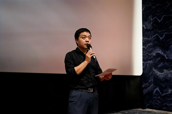 成龙电影团队制作合作的电影_成龙与电影制作团队的合作_成龙电影公司