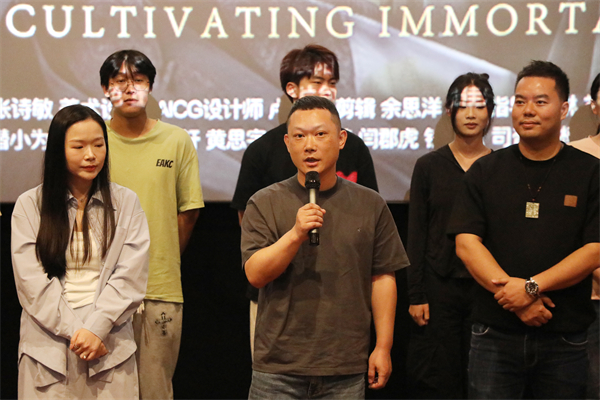 成龙与电影制作团队的合作_成龙电影团队制作合作的电影_成龙电影公司