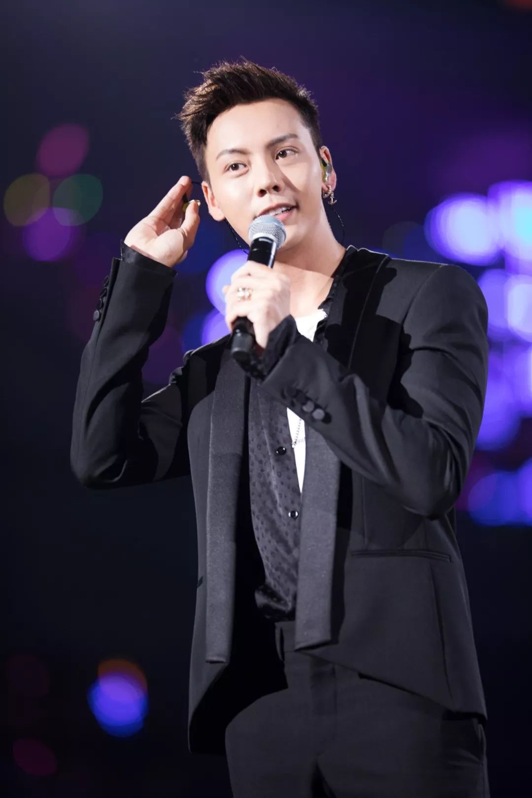 李易峰制片_李易峰拍电影_李易峰与导演的深度合作，助力作品成功