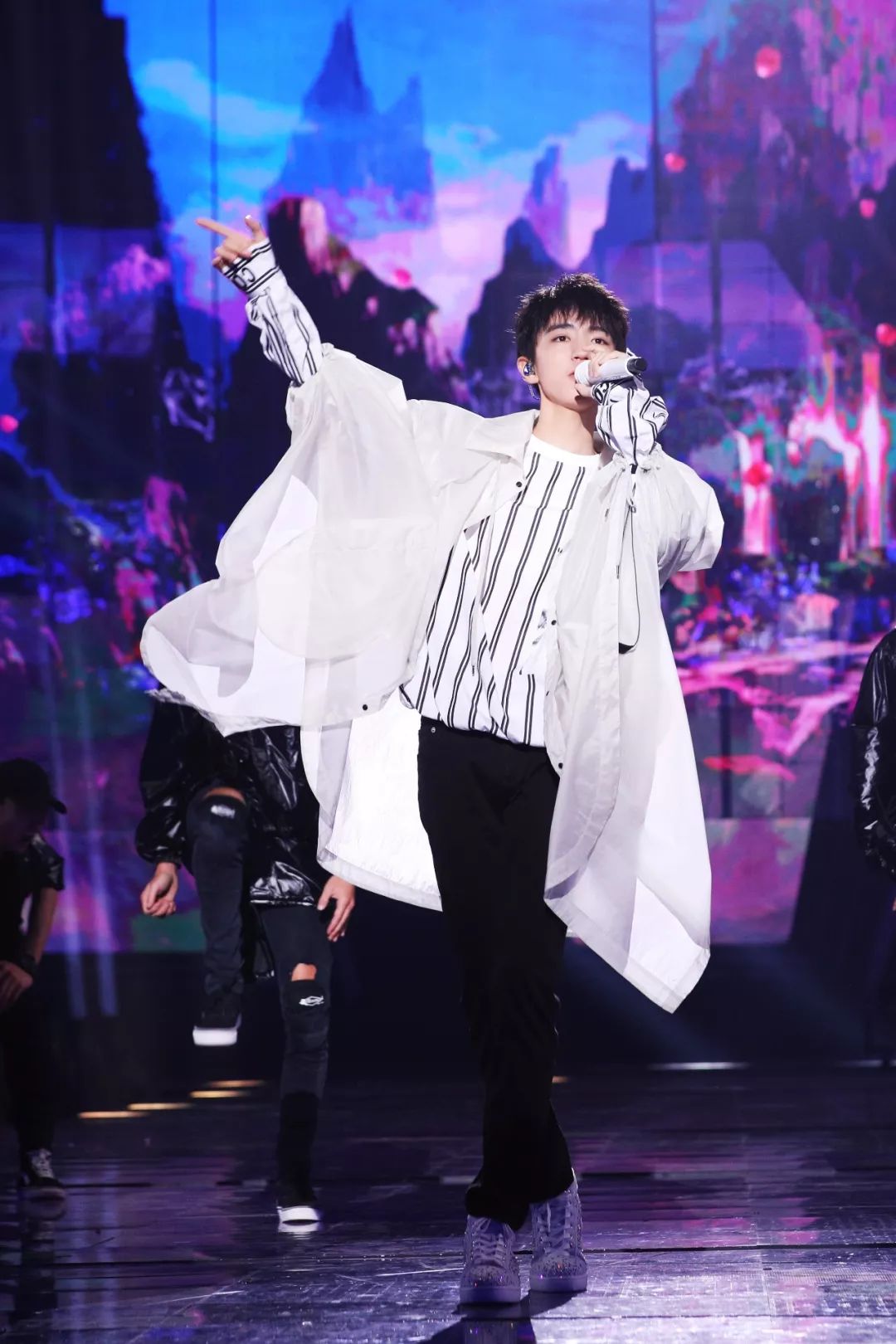 李易峰拍电影_李易峰制片_李易峰与导演的深度合作，助力作品成功