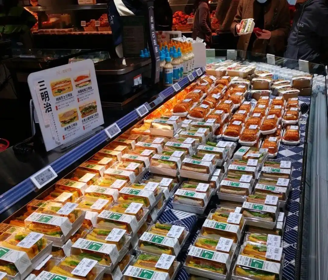 胖东来服务细节标准_服务于顾客，胖东来如何做好行业标杆_胖东来服务特色的理解