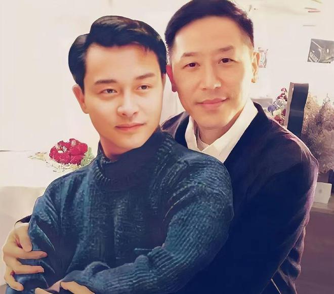 张国荣的故事：爱、生活与梦想_张国荣爱国故事_梦张国荣歌曲