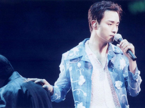 张国荣的故事：爱、生活与梦想_梦张国荣歌曲_张国荣爱国故事