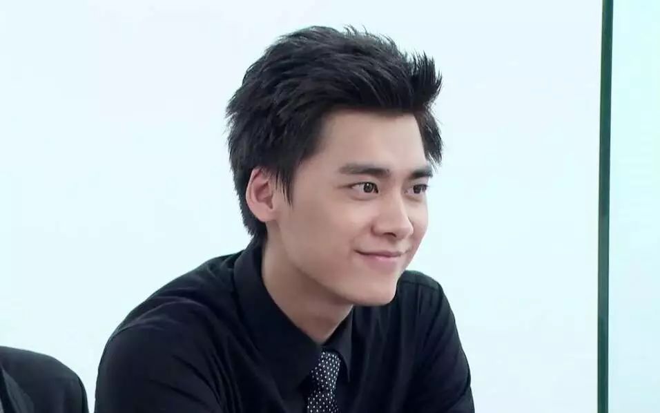 李易峰在新剧中挑战反派角色，演技受赞_李易峰演技吐槽_李易峰的演技专家评论