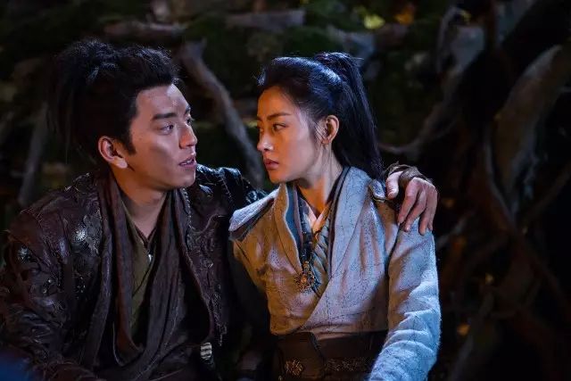 李易峰演技炸裂_李易峰演技长进_李易峰在新剧中挑战反派角色,演技受赞