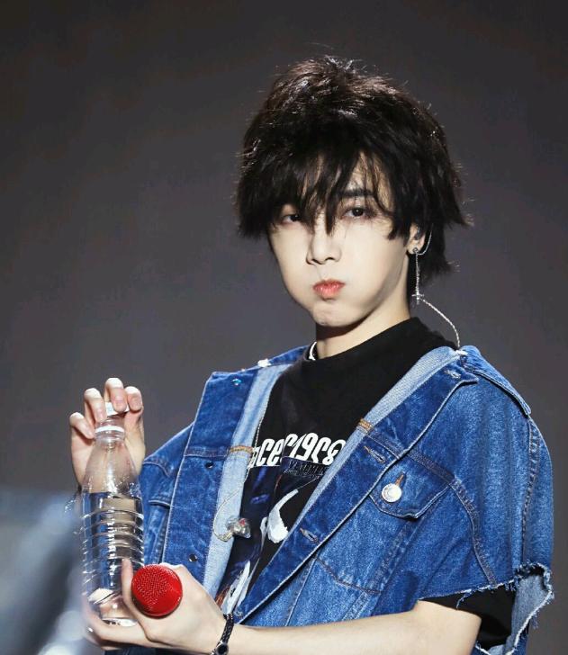 流行翻唱丝曲粉经典热门歌曲_华晨宇的经典翻唱，成为粉丝流行热曲_最流行的翻唱歌曲