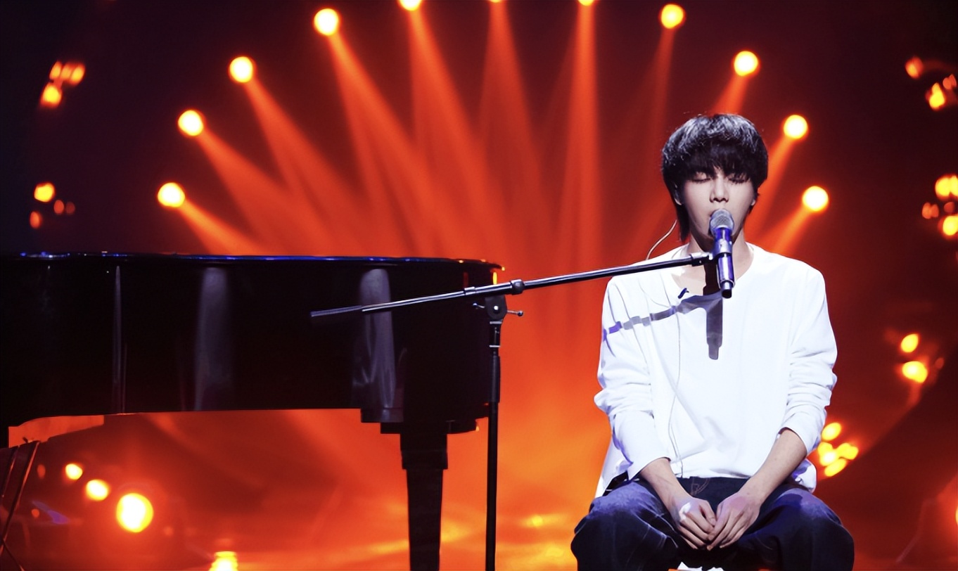 流行翻唱丝曲粉经典热门歌曲_最流行的翻唱歌曲_华晨宇的经典翻唱，成为粉丝流行热曲