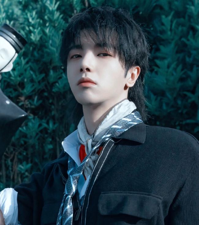 最流行的翻唱歌曲_华晨宇的经典翻唱，成为粉丝流行热曲_流行翻唱丝曲粉经典热门歌曲