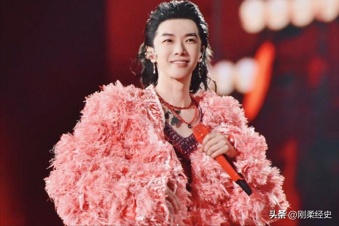 流行歌曲翻唱_华晨宇的经典翻唱，成为粉丝流行热曲_粉丝翻唱明星歌曲的综艺
