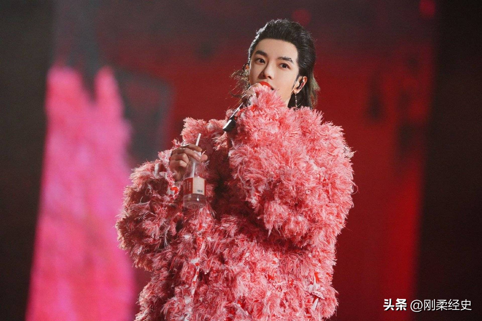 流行歌曲翻唱_华晨宇的经典翻唱，成为粉丝流行热曲_粉丝翻唱明星歌曲的综艺