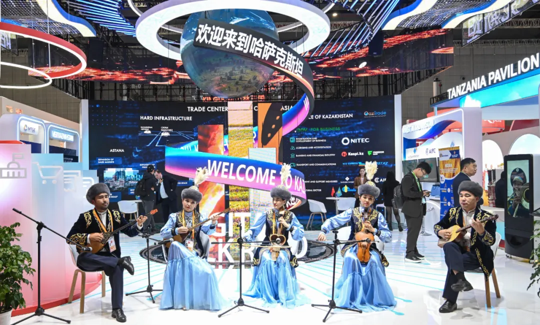 面对世界多样性多极化，如何通过互尊互信和聚同化异促进国际和平与合作