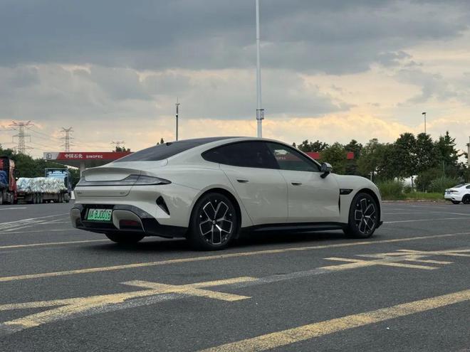 小米汽车配置_小米汽车参数_小米汽车SU7 Max的续航特点与优势