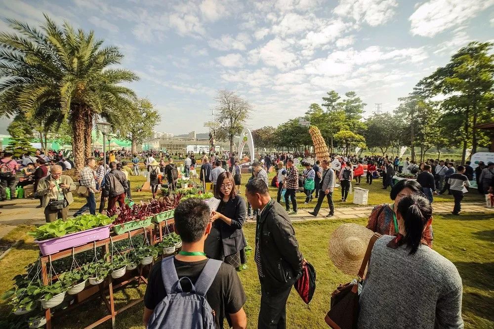 如何利用无人机展示品牌形象？_无人机展示柜_无人展示形象机利用品牌有哪些