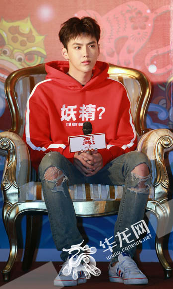 周星驰的影迷见面会与粉丝故事_周星驰和粉丝互动视频_周星驰见面迷丝影粉故事梗概