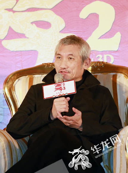 周星驰和粉丝互动视频_周星驰见面迷丝影粉故事梗概_周星驰的影迷见面会与粉丝故事