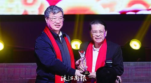 公益活动承担任务_何享健的社会责任与公益活动_公益责任感