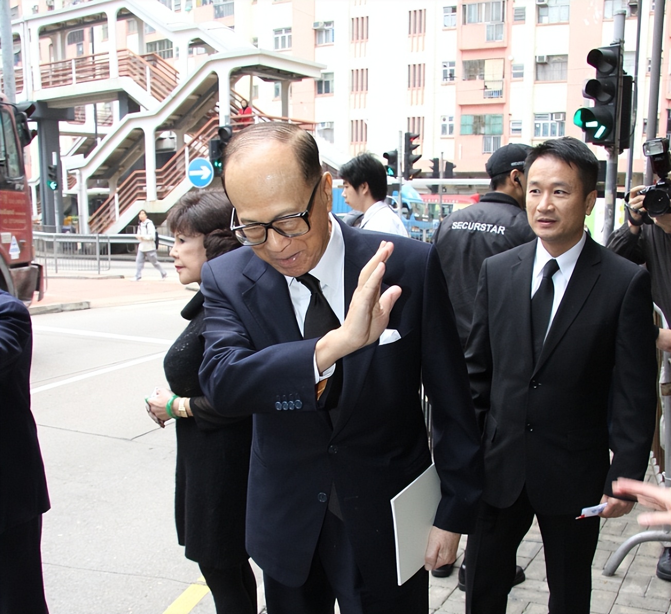 usdt钱包app官方下载李嘉诚成功秘诀：如何穿越经济周期屹立不倒？揭秘他的商业智慧