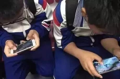 道格拉斯·亚当斯科技三定律：00后如何看待互联网与手机的发展