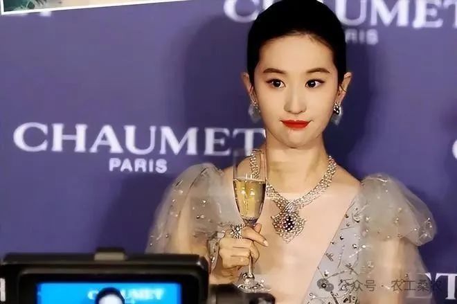 刘亦菲变身_刘亦菲梦华_刘亦菲：坚持与梦想的化身