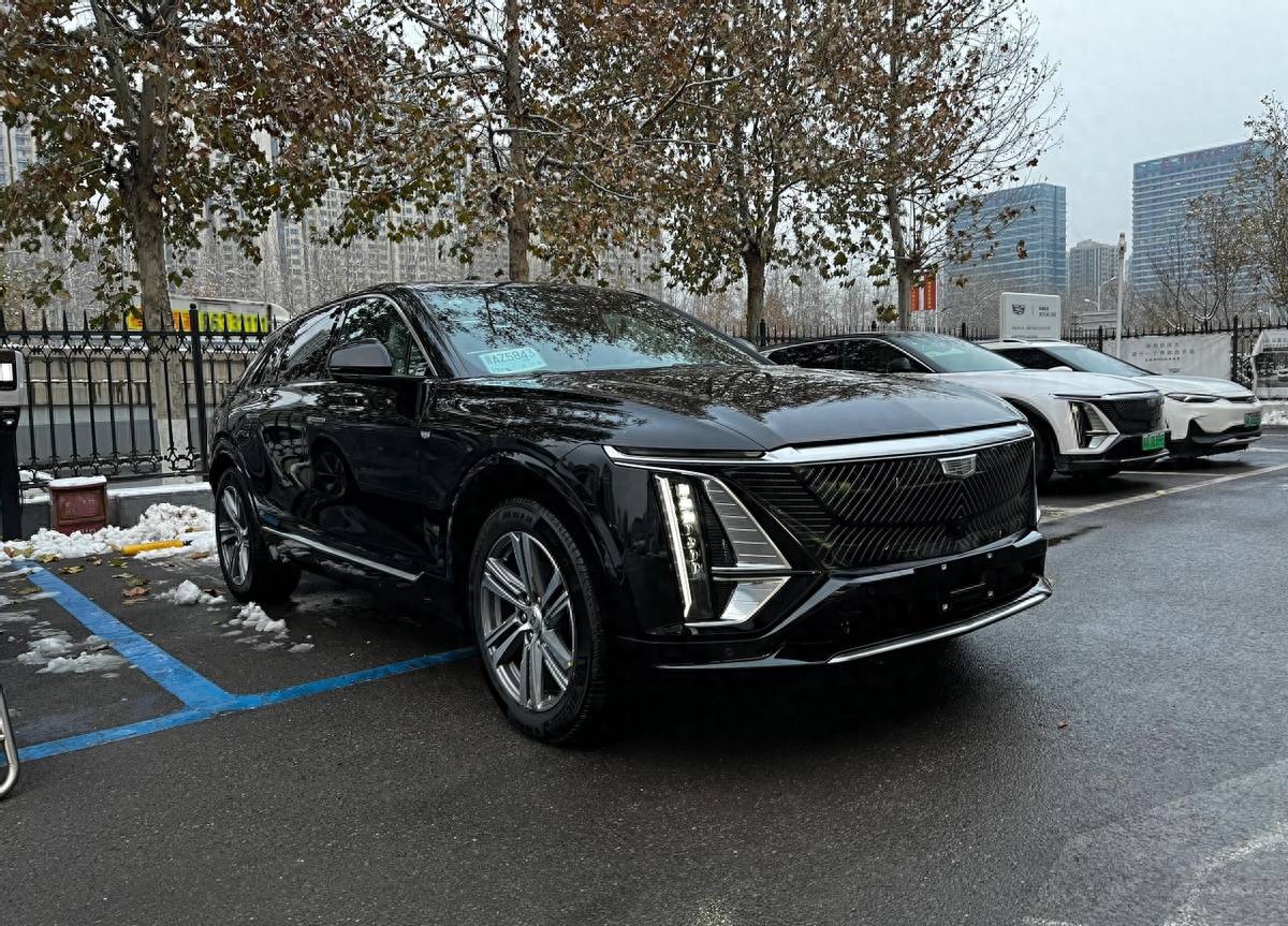 凯迪拉克销量下滑背后的玄机：2024年全年销量仅11.38万辆，电动化转型困难重重