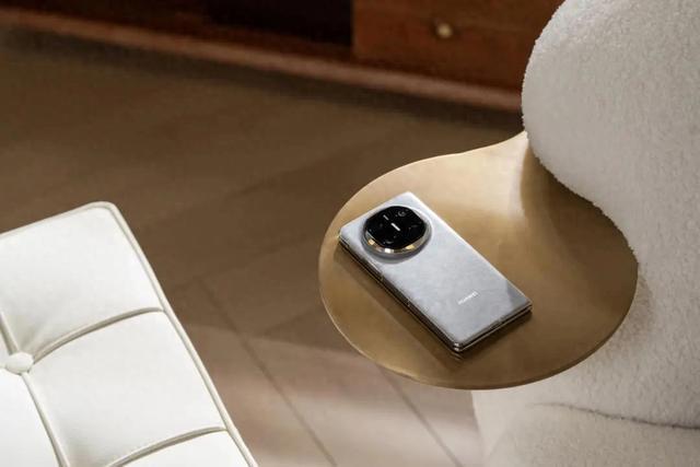 华为Mate X6：中国折叠屏市场的行业标杆与未来模仿对象