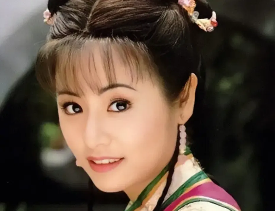 林心如47岁生日与霍建华甜蜜同框，舒淇林熙蕾齐聚庆生，时光飞逝还珠格格25年