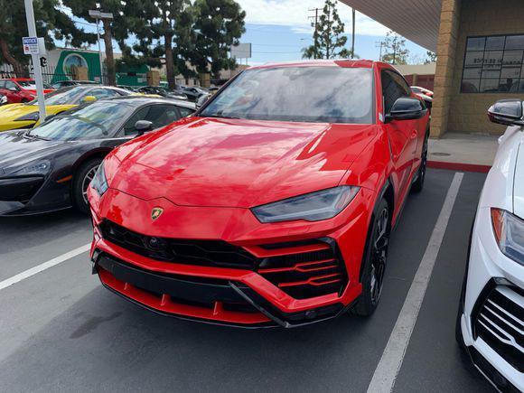 宾利和现代的关系_北京现代有款和宾利一样_宾利的经典车型与现代车型的对比