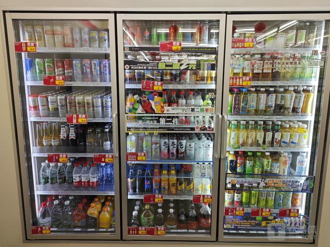 农夫山泉股价下跌6.53%市值蒸发326亿港元，钟睒睒澄清与娃哈哈关系