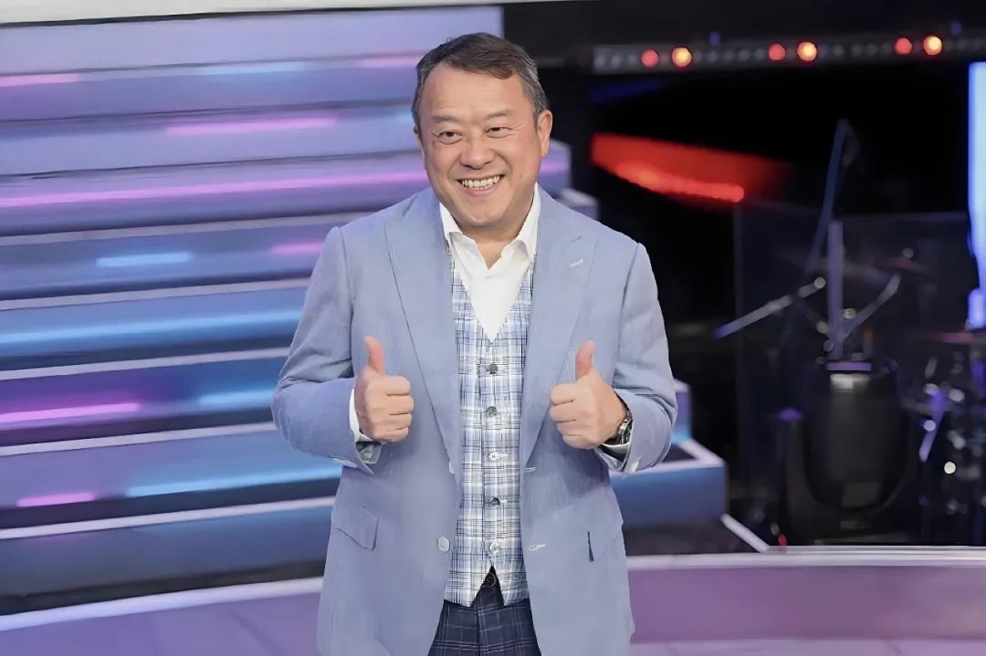 曾志伟香港娱乐圈传奇：从小个子教父到权力结构的缩影