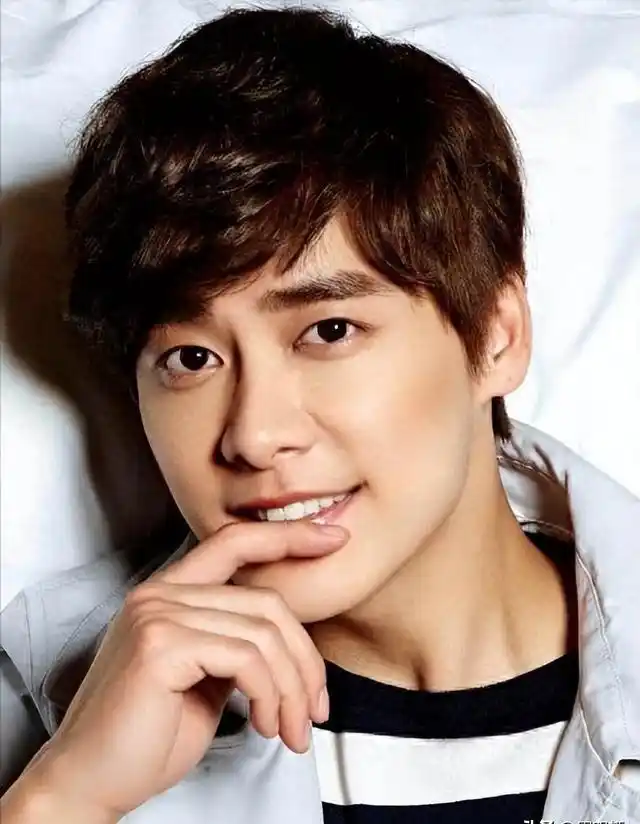 李易峰真人有多帅_李易峰真实照片_李易峰的个人生活曝光,真实一面令人心动