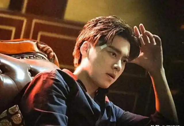 李易峰真人有多帅_李易峰的个人生活曝光,真实一面令人心动_李易峰真实照片