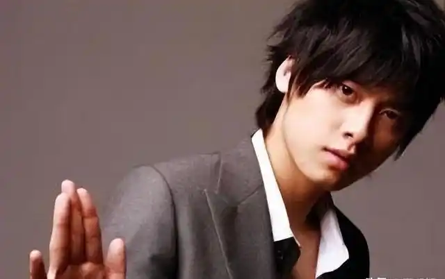 李易峰真人有多帅_李易峰真实照片_李易峰的个人生活曝光,真实一面令人心动