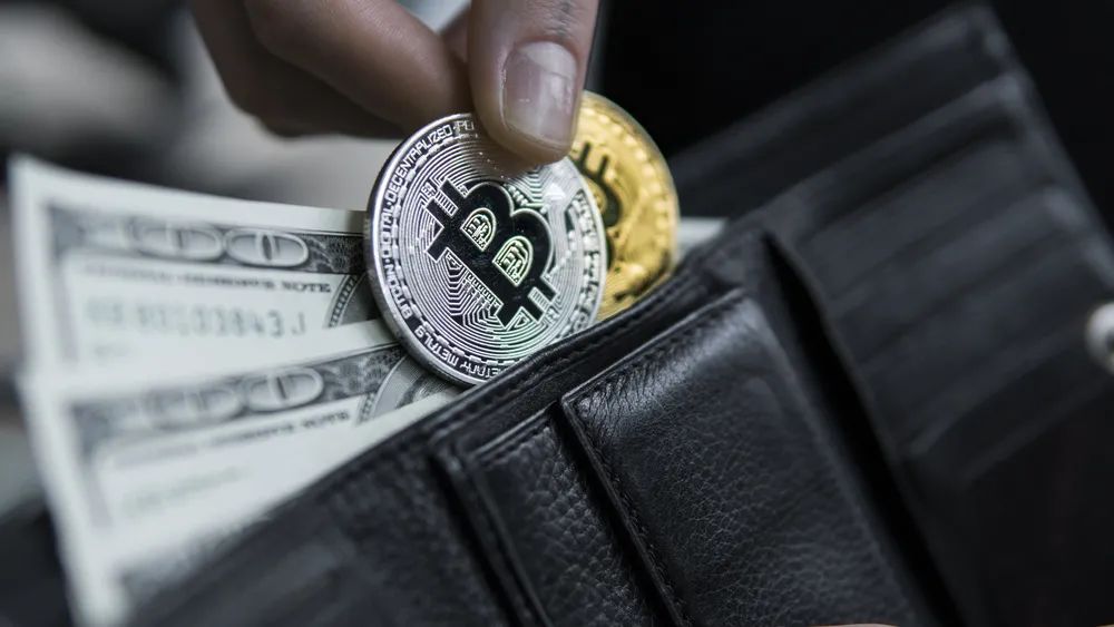 比特币总量限制_有限供应：大多数加密货币的供应量都是固定的或有上限的，以造成稀缺性。例如，比特币的供应量上限为 2100 万。_比特币占加密货币比例