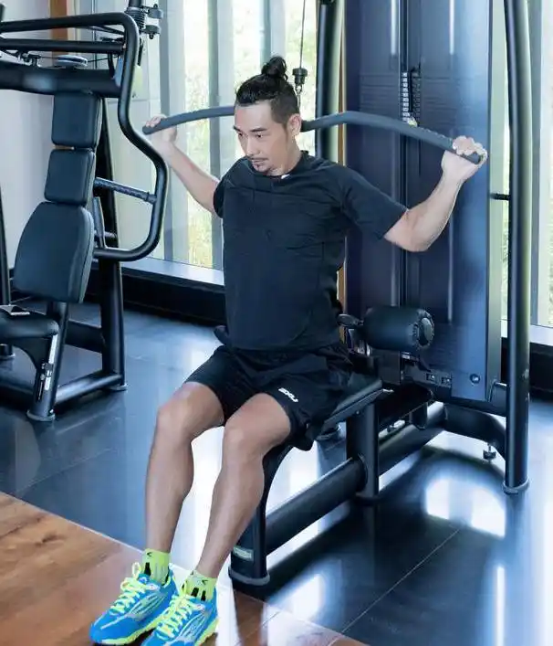 赵文卓健身秘籍：如何通过专业健身保持完美身材，成为明星健身的典范