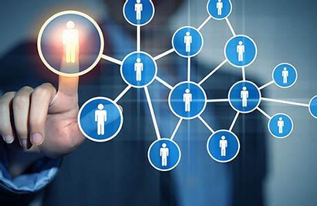 复制投资什么意思_美元假期能交易美元么_eToro 的一大特色是其复制交易工具，让初学者可以复制成功交易者的投资策略。此外，eToro 还提供专业管理的智能投资组合，其中包含各种加密资产，起价仅为 500 美元。