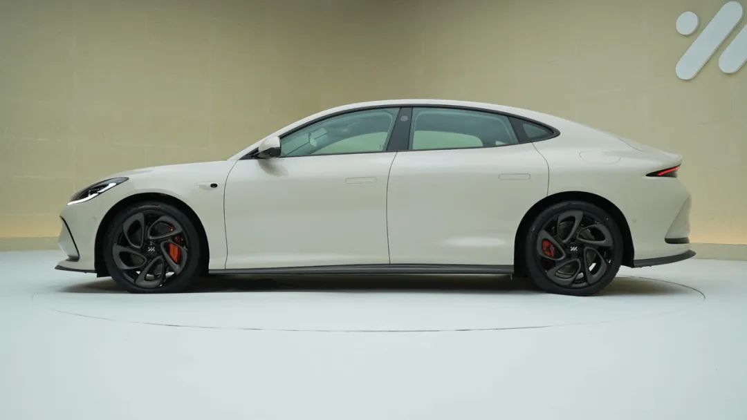 小米汽车车型_小米汽车长啥样_从设计到实际体验：小米汽车的操控表现