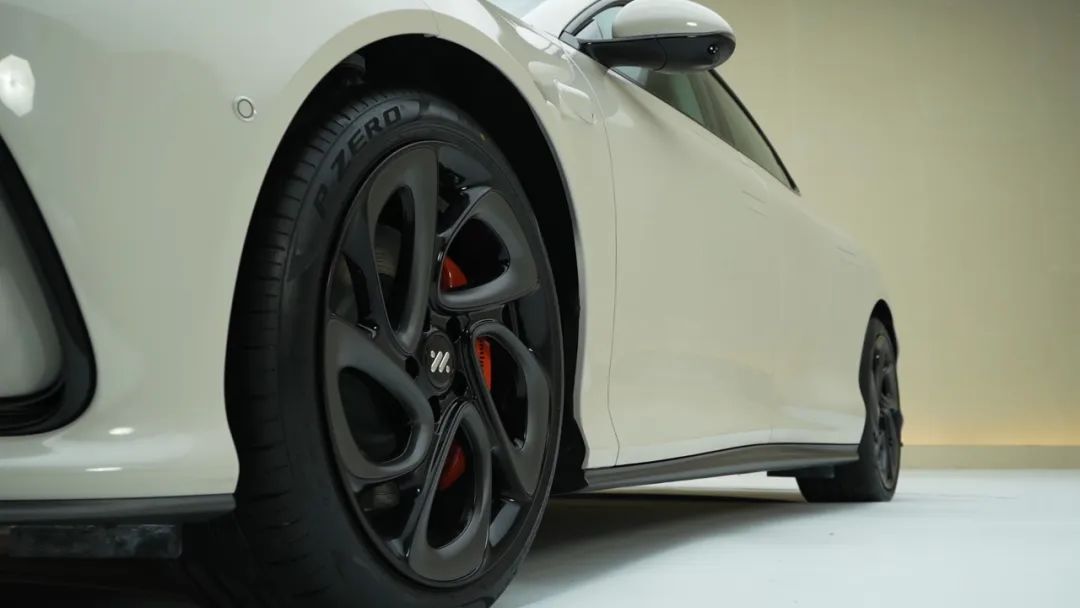 小米汽车长啥样_小米汽车车型_从设计到实际体验：小米汽车的操控表现