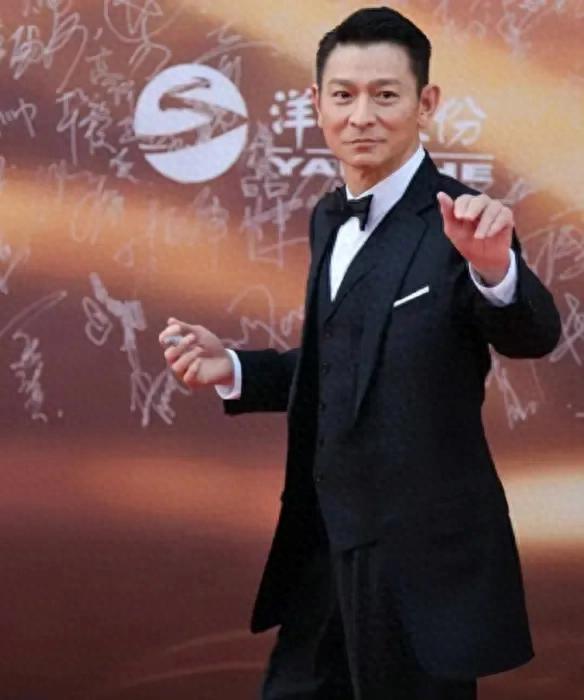 刘德华：华语娱乐圈的北极星，从神雕侠侣到传奇巨星的追梦之路