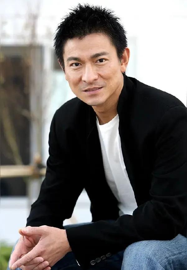 刘德华的成长故事_刘德华的人生经历与成长启示_刘德华启示经历成长人生的故事