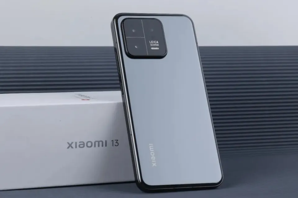 小米13直屏旗舰手机：2022年极致直屏设计与满血配置解析