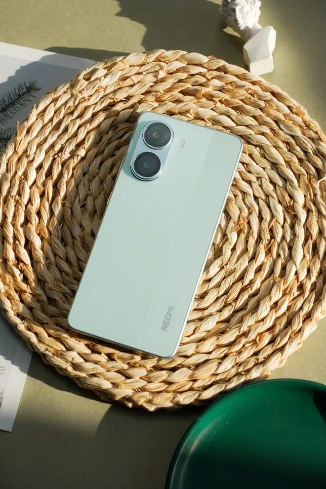 小米手机进军高端市场_小而强大：小米手机如何颠覆市场？_小米手机市场竞争