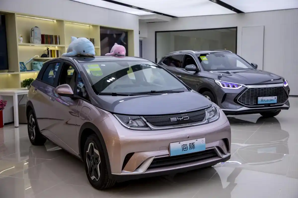 2023款比亚迪海豚纯电动车最低报价及性能全面评测