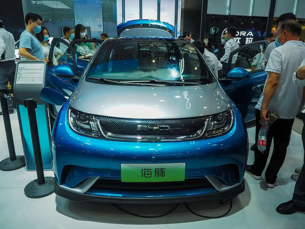 新帝豪百万纪念款评测_深度评测：2023款新能源汽车的性能_现代新途胜2018款评测