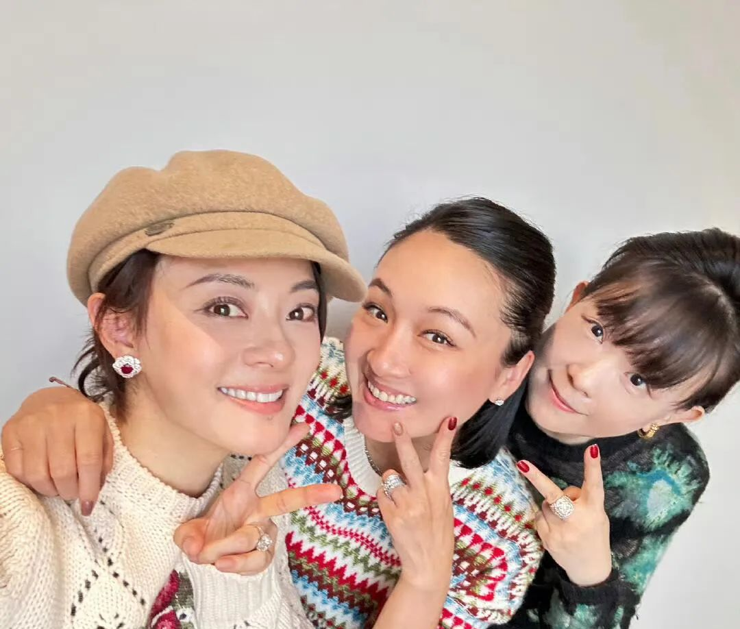 孙俪从养生达人到时髦女神的华丽转身：揭秘她的时尚蜕变之路